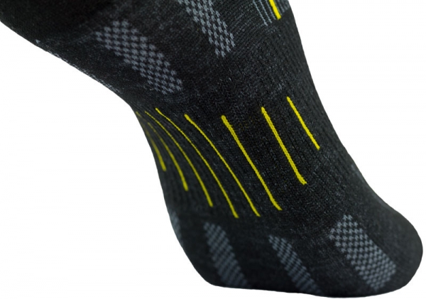 WrightSock Laufsocke -anti-blasen-system schwarz-gelb  - I Love Pilgern - Gr.XL